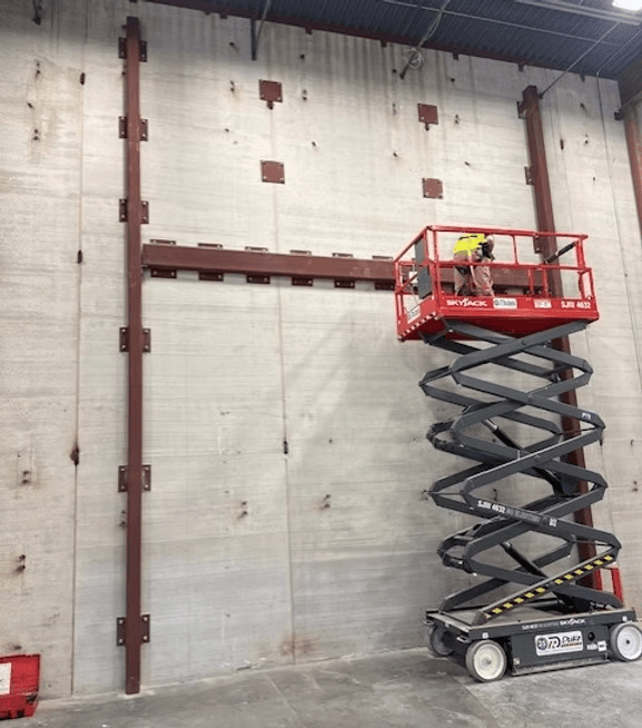 Structural steel installation with aerial lift